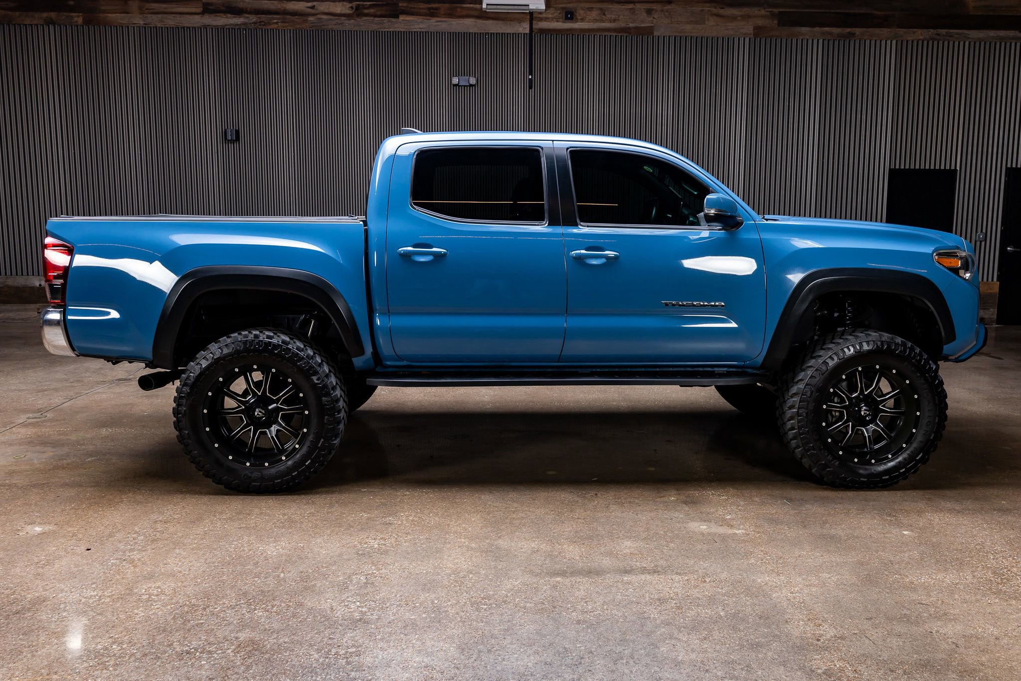 Used 2019 Toyota Tacoma TRD Off-Road AWD/4WD image 9