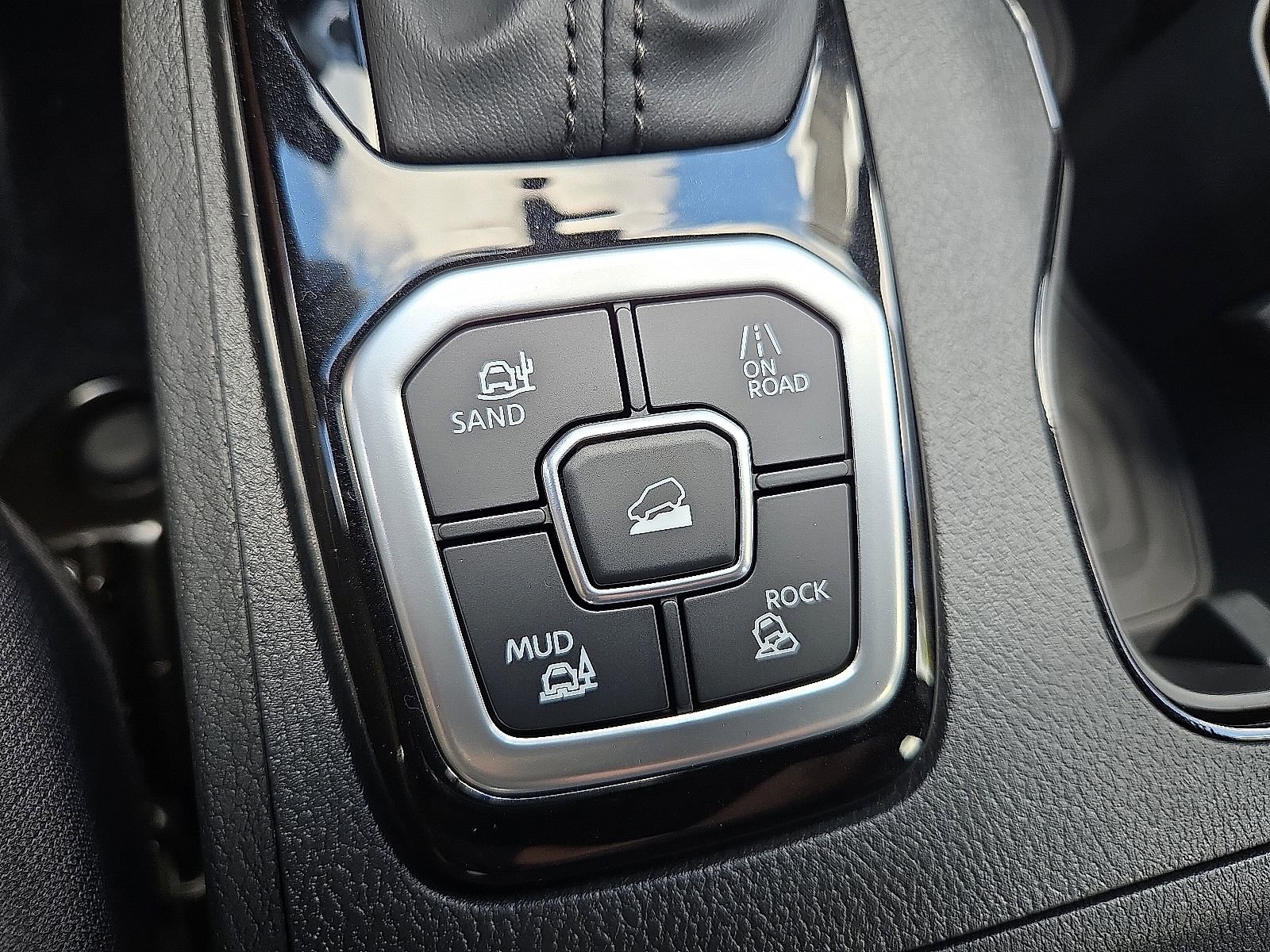 New 2026 Nissan Frontier SV w/ Tow Package AWD/4WD image 20