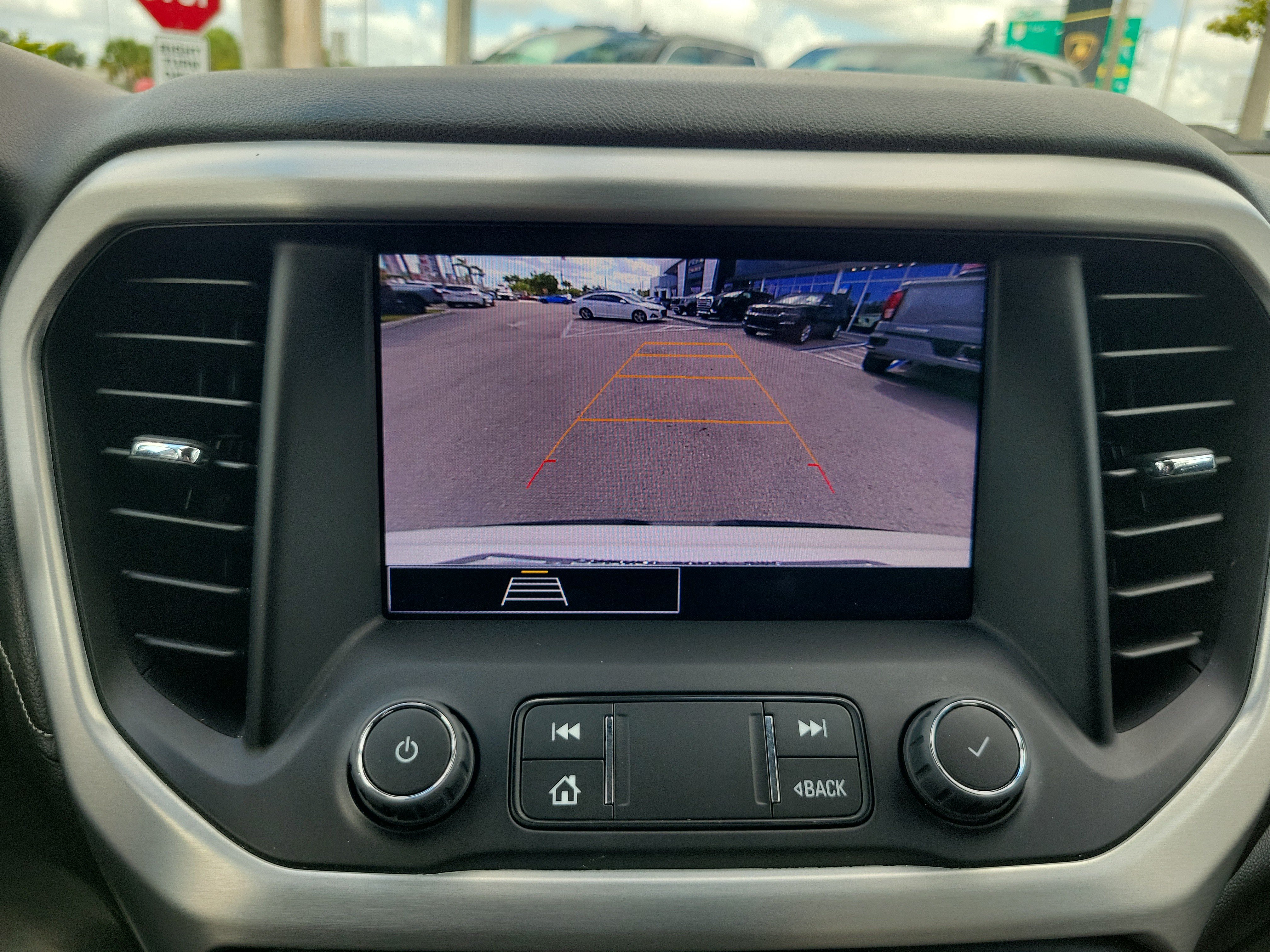 Used 2023 GMC Acadia SLE w/ Driver Convenience Package FWD image 10