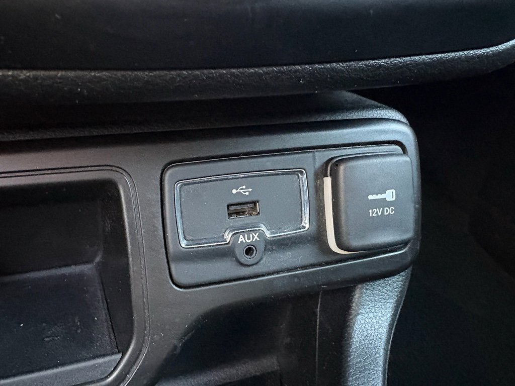 Used 2020 Jeep Renegade Latitude FWD image 20