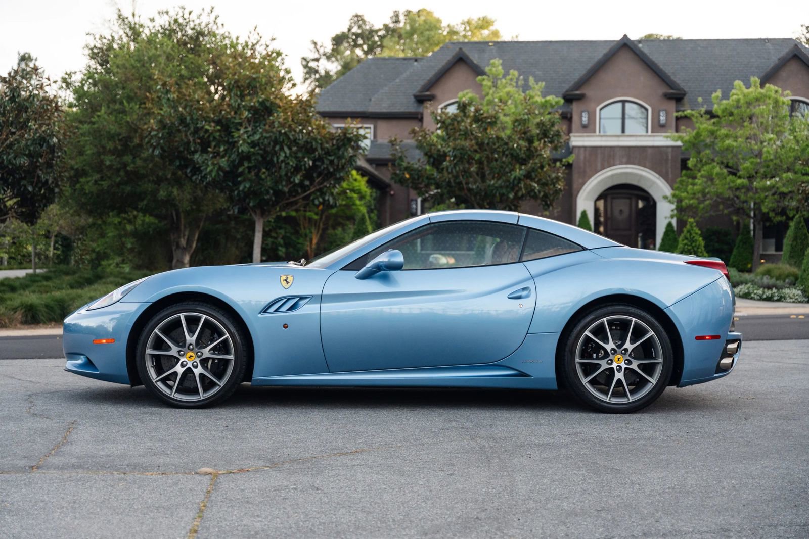 Used 2010 Ferrari California RWD image 26