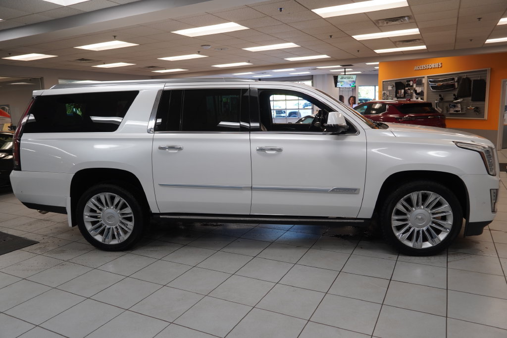 Used 2017 Cadillac Escalade ESV Platinum AWD/4WD image 14