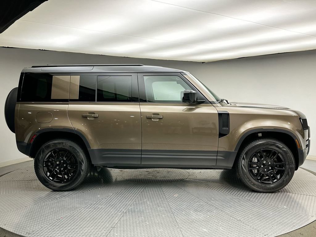 New 2026 Land Rover Defender 110 S image 4