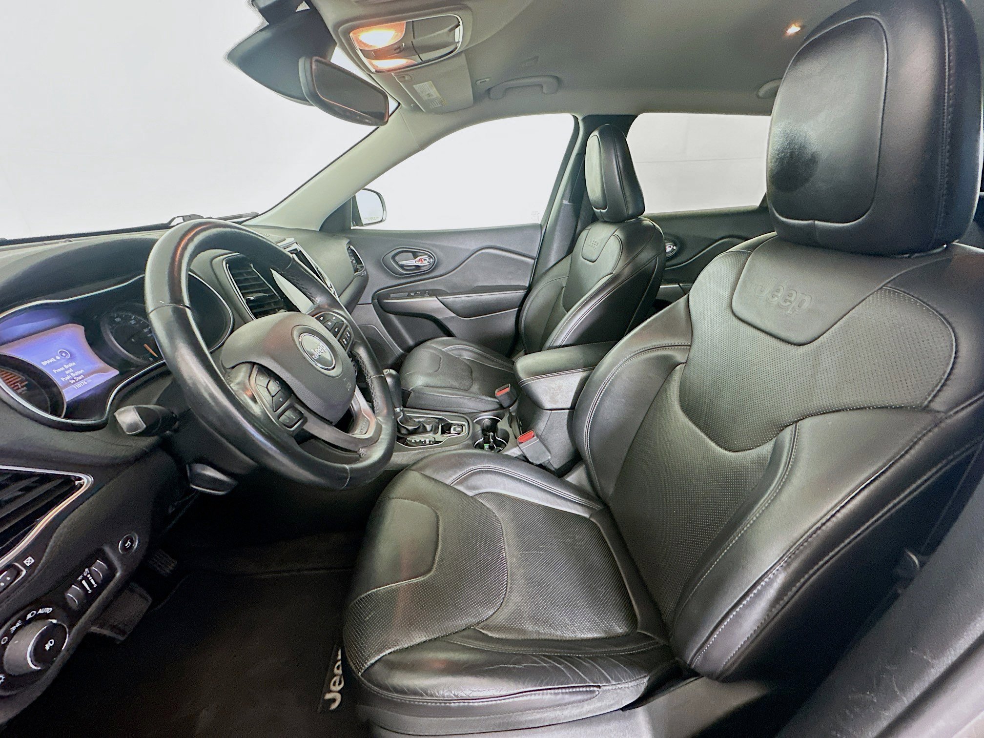 Used 2019 Jeep Cherokee Limited w/ Luxury Group AWD/4WD image 13