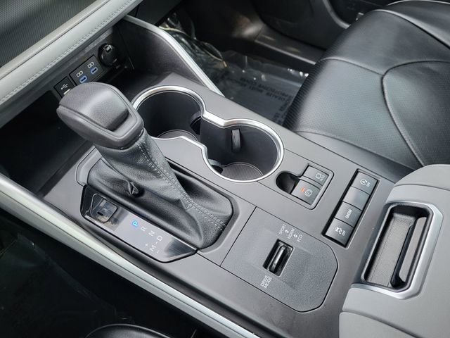 Used 2022 Toyota Highlander L image 10