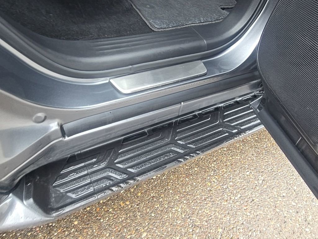 Used 2024 Nissan Armada SL w/ Captain's Chairs Package image 34