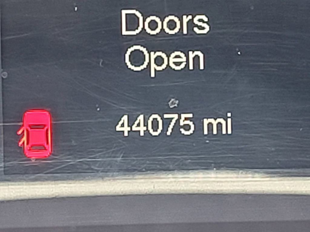 Used 2018 Jeep Cherokee Latitude Plus w/ Cold Weather Group image 18