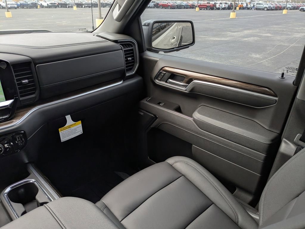 New 2026 Chevrolet Silverado 1500 RST w/ Dark Appearance Package image 18