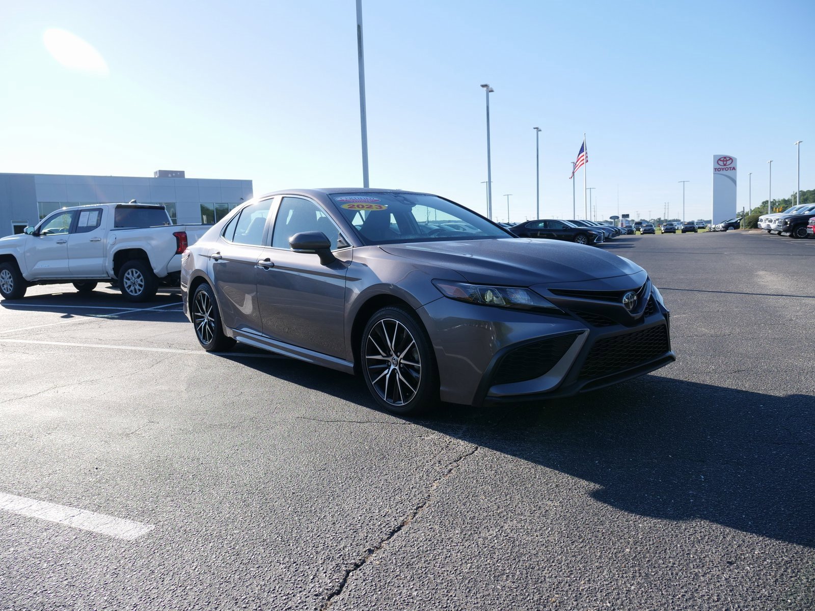 Used 2023 Toyota Camry SE image 10