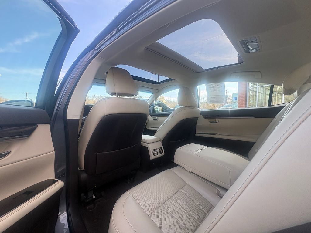 Used 2016 Lexus ES 350 w/ Luxury Package w/Wood Trim image 12