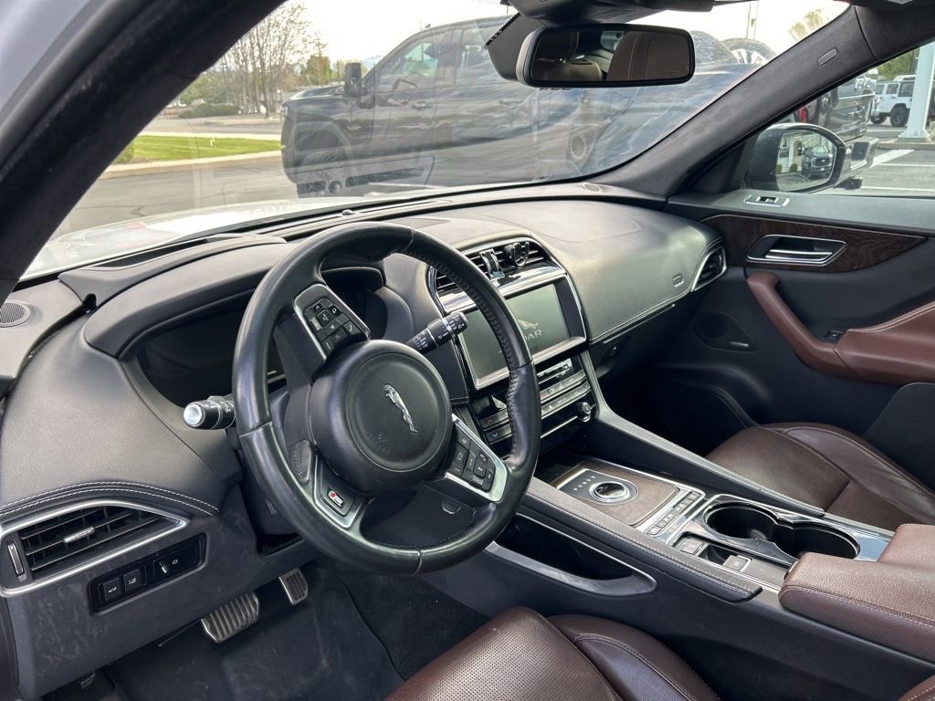 Used 2017 Jaguar F-PACE S AWD/4WD image 10