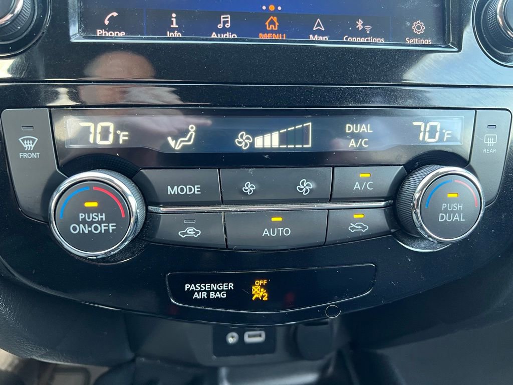 Used 2019 Nissan Rogue SV w/ Premium Package image 38