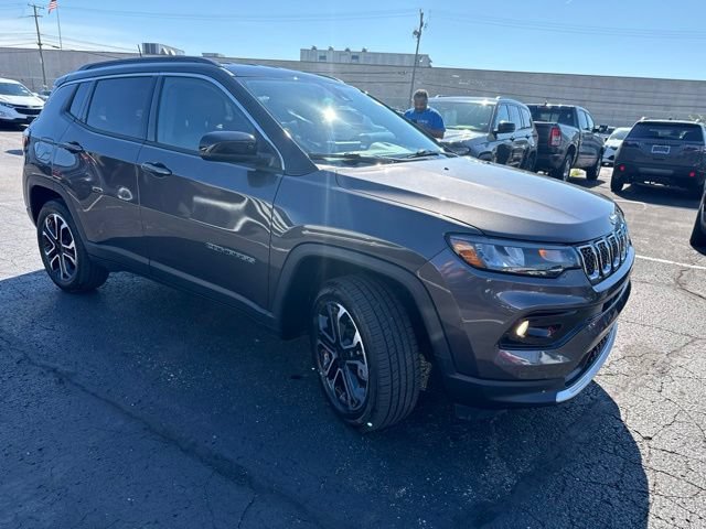 Certified 2024 Jeep Compass Limited AWD/4WD image 3