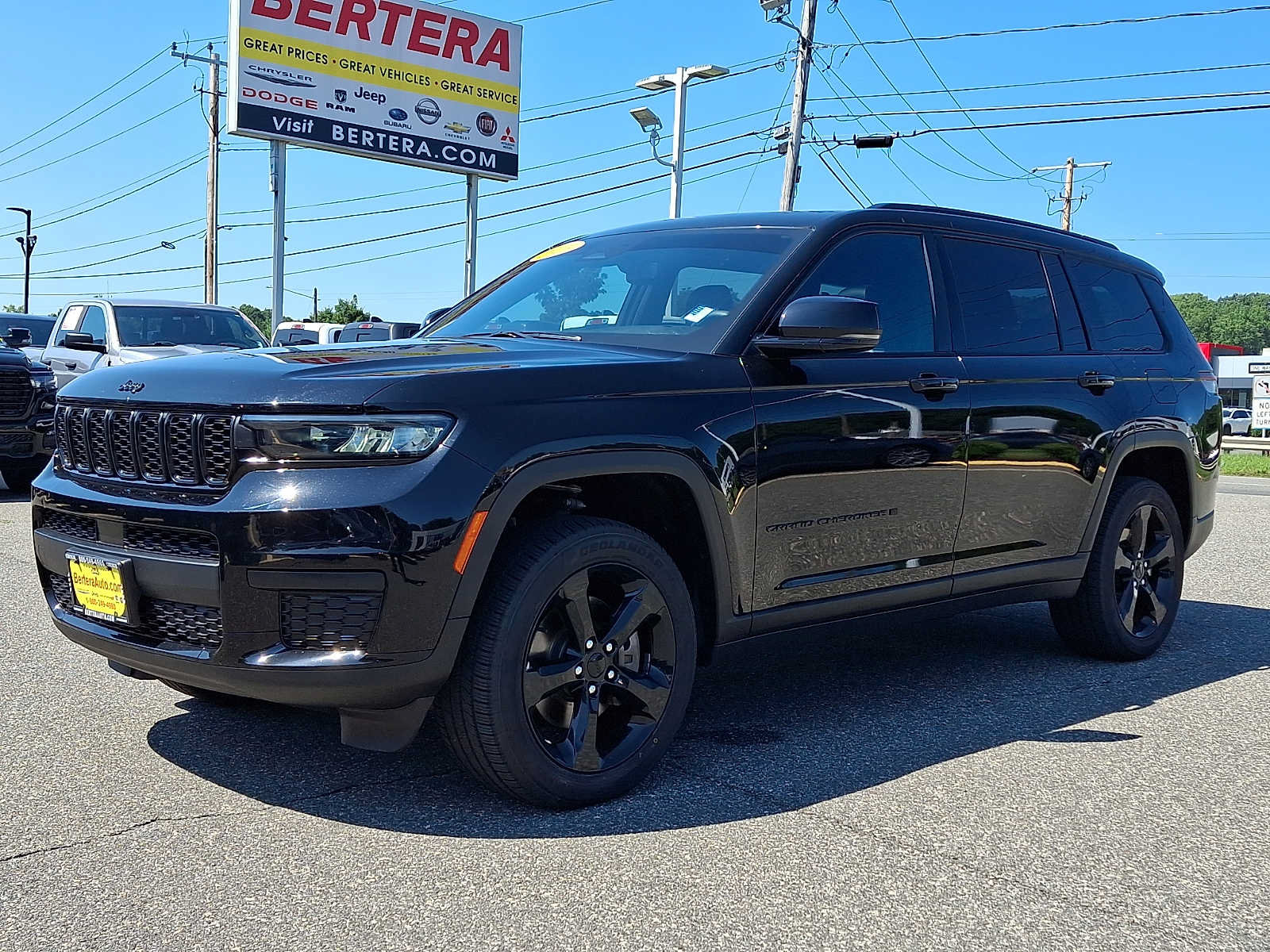 Certified 2023 Jeep Grand Cherokee L Laredo AWD/4WD image 3