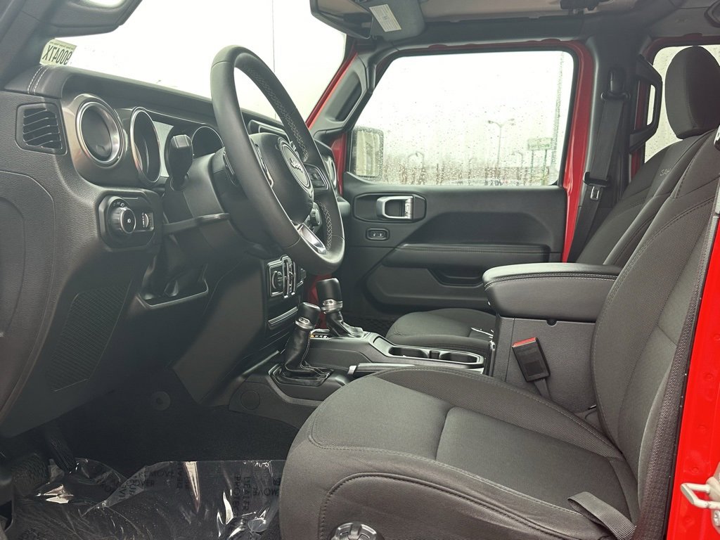 Used 2023 Jeep Wrangler Sahara image 8