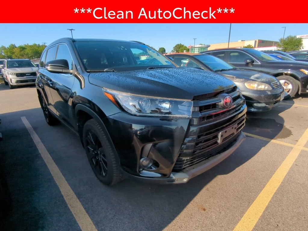 Used 2019 Toyota Highlander SE AWD/4WD image 3