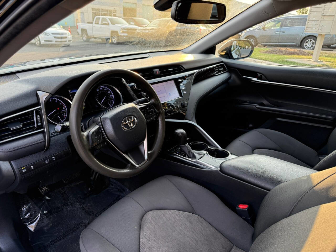 Used 2020 Toyota Camry LE image 12