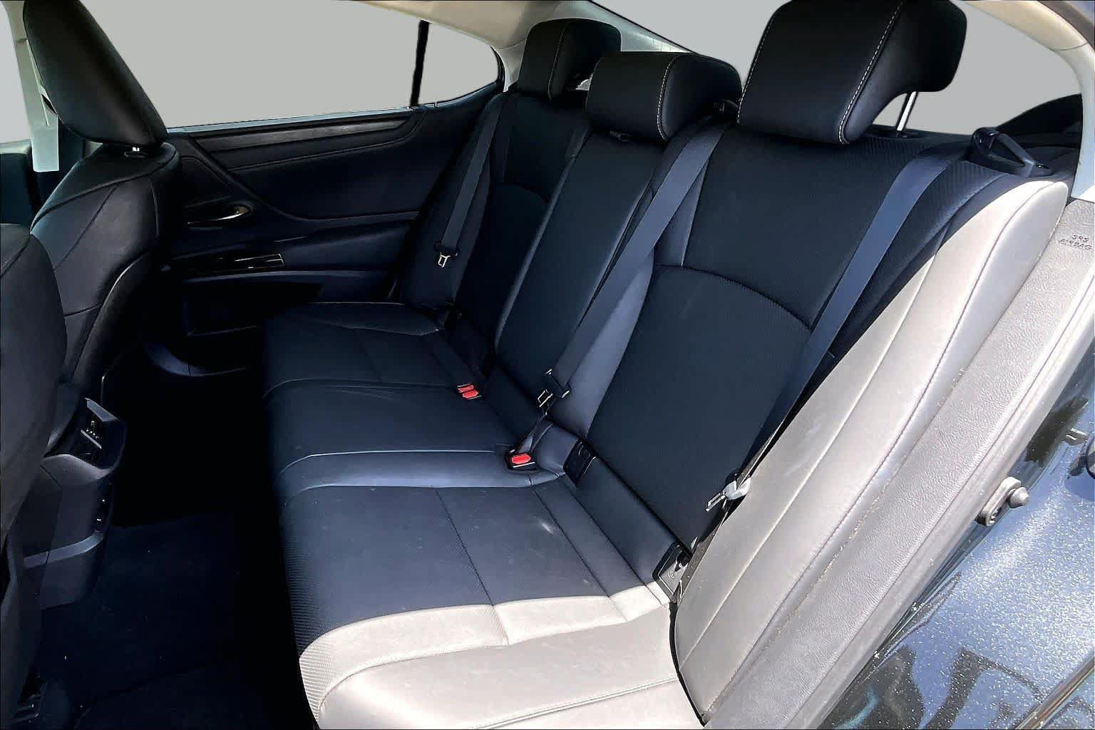 Used 2025 Lexus ES 300h w/ Premium Package FWD image 19