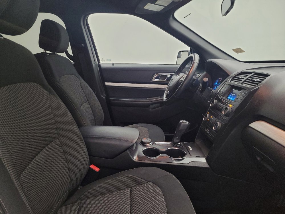 Used 2017 Ford Explorer XLT image 21