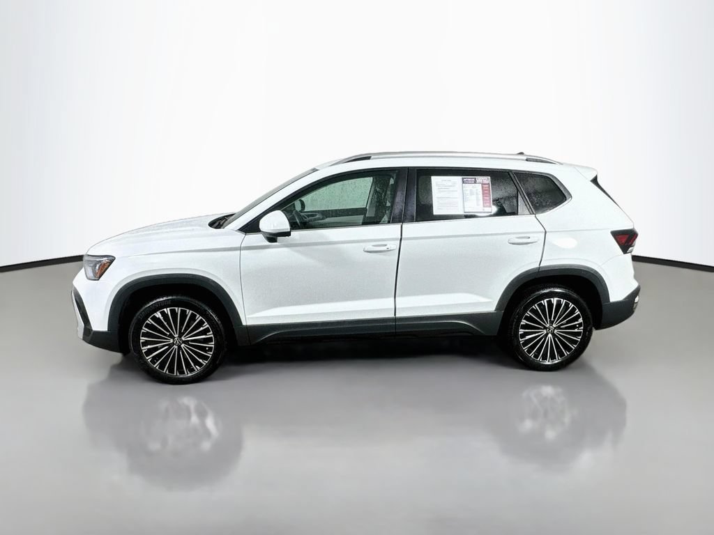 Used 2025 Volkswagen Taos SE FWD image 5