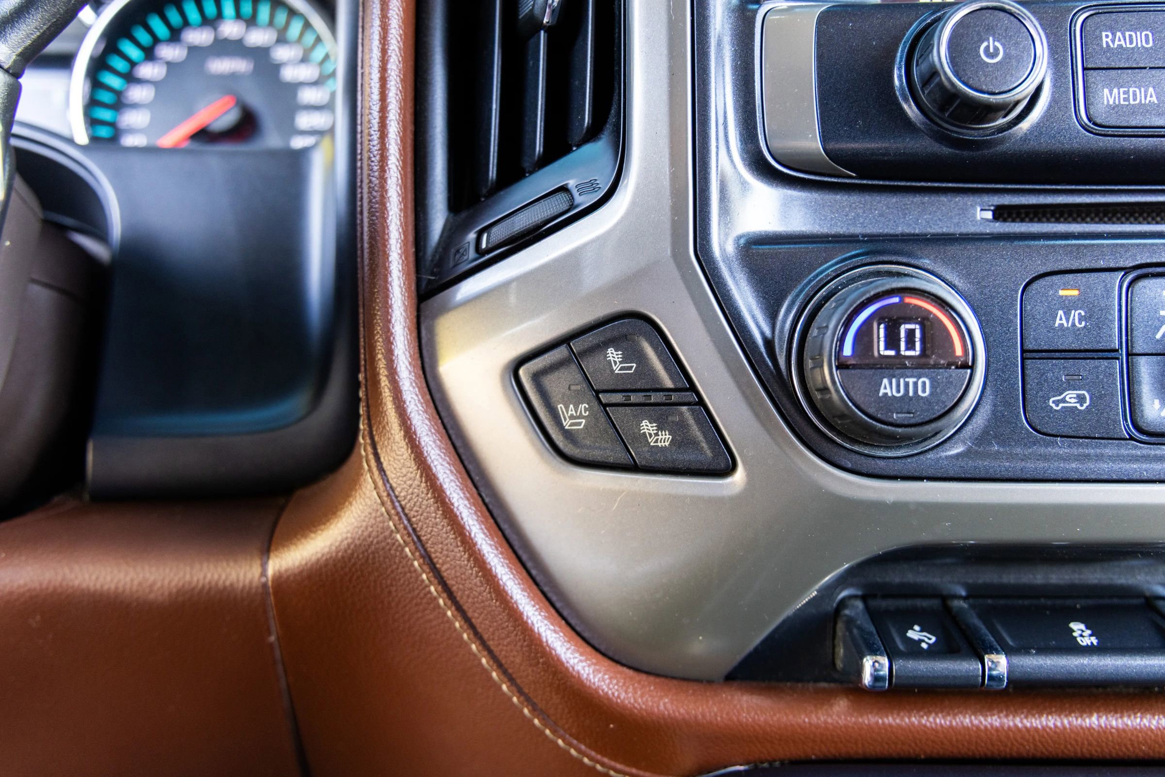 Used 2015 Chevrolet Silverado 1500 High Country image 27