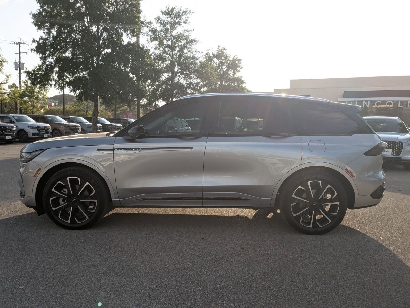 Used 2025 Lincoln Nautilus Reserve image 6