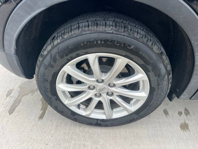 Used 2020 Cadillac XT4 Luxury w/ Cold Weather Package FWD image 6