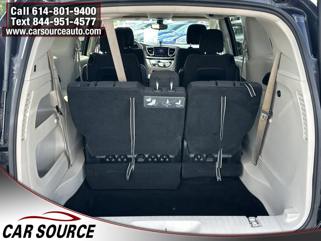 Used 2017 Chrysler Pacifica Touring Plus w/ Tire & Wheel Group FWD image 10