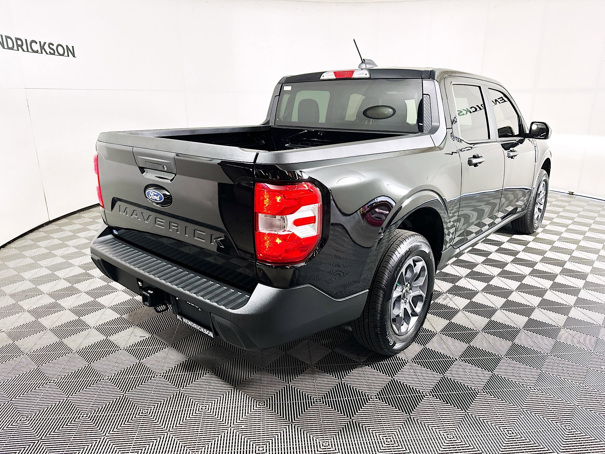 Used 2025 Ford Maverick XLT image 3