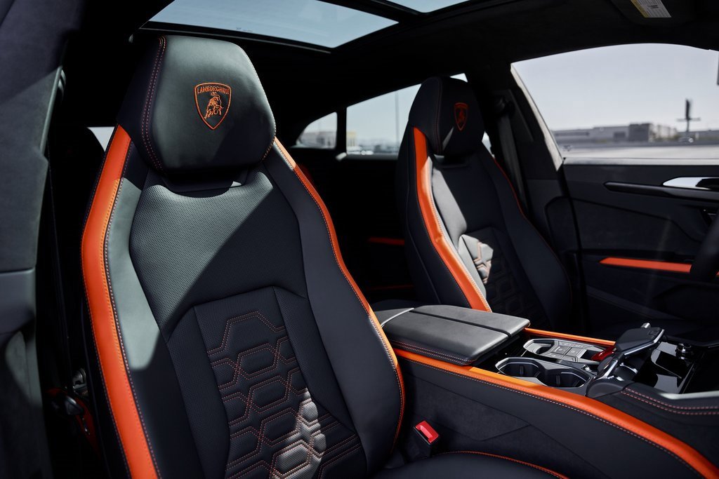 Used 2025 Lamborghini Urus SE image 45