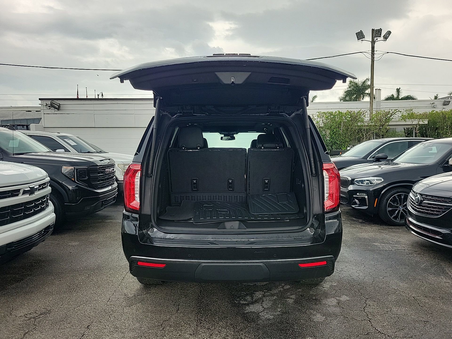 Used 2024 GMC Yukon AT4 w/ AT4 Premium Package image 14