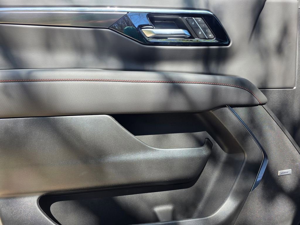 New 2026 Chevrolet Suburban RST image 18