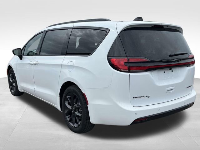 New 2026 Chrysler Pacifica Limited image 5