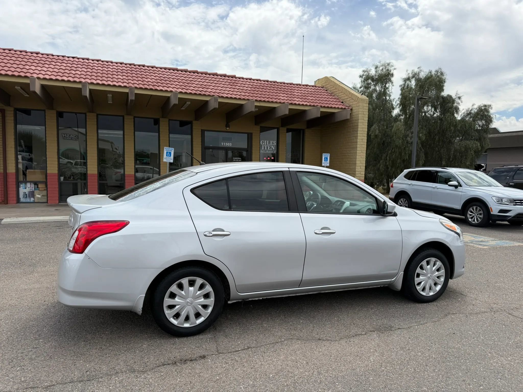 Used 2015 Nissan Versa SV image 11