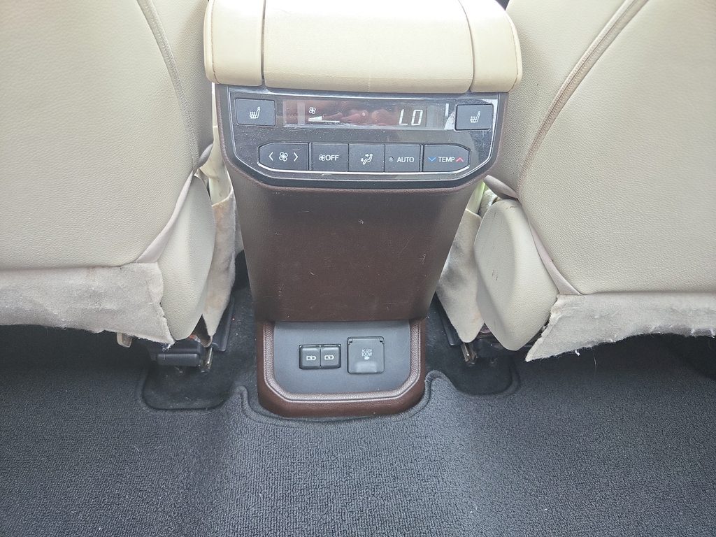 Used 2022 Toyota Highlander Platinum AWD/4WD image 12