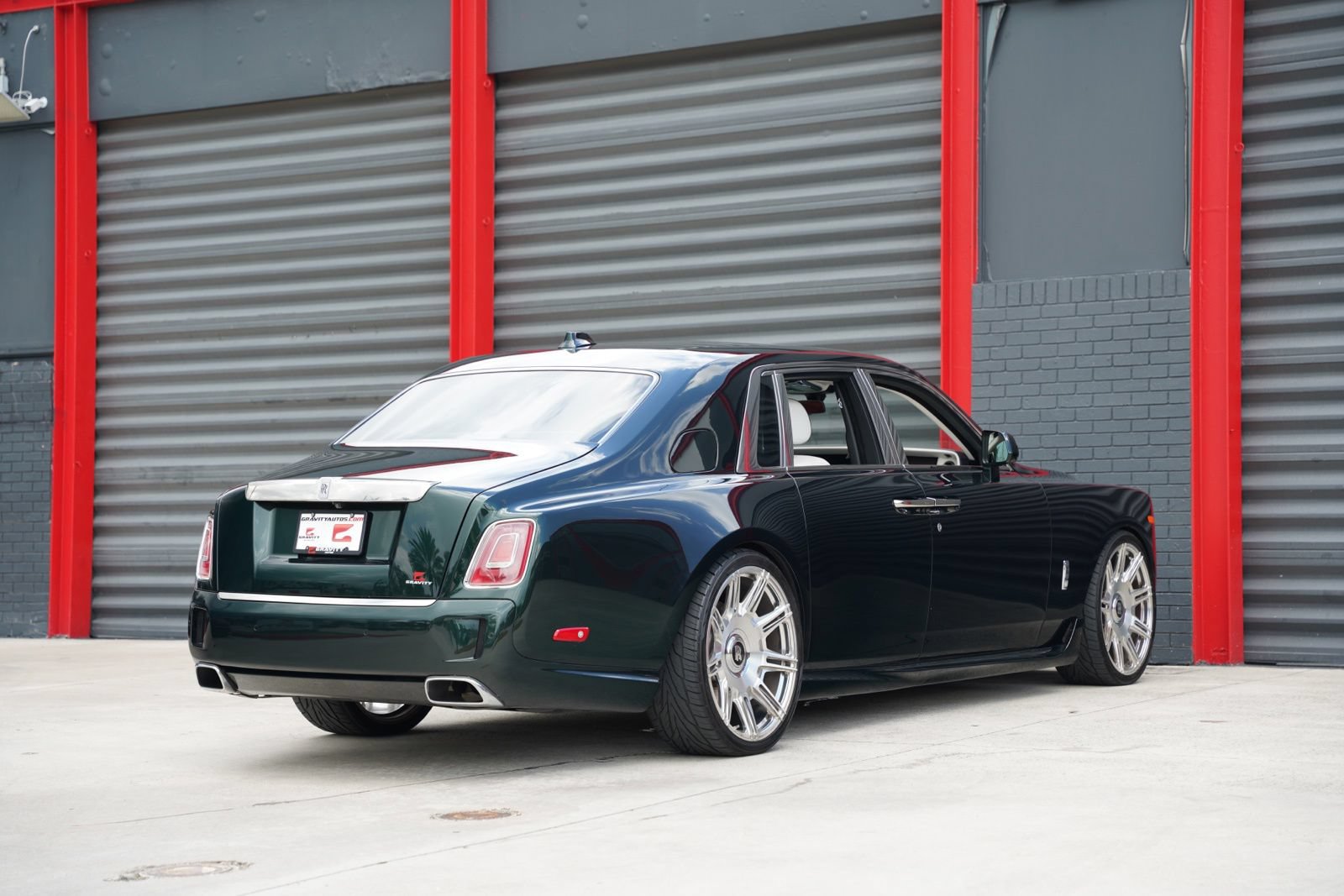 Used 2022 Rolls-Royce Phantom Sedan RWD image 19