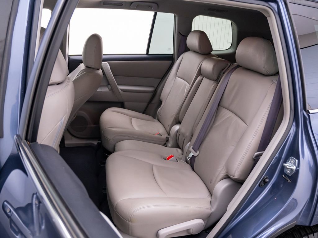 Used 2012 Toyota Highlander FWD w/ Tech Pkg image 17
