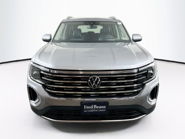 Used 2024 Volkswagen Atlas SEL AWD/4WD image 2