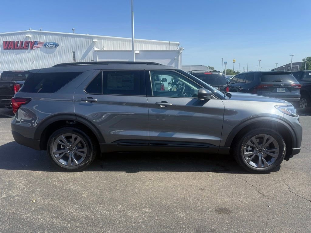 New 2026 Ford Explorer Active AWD/4WD image 2