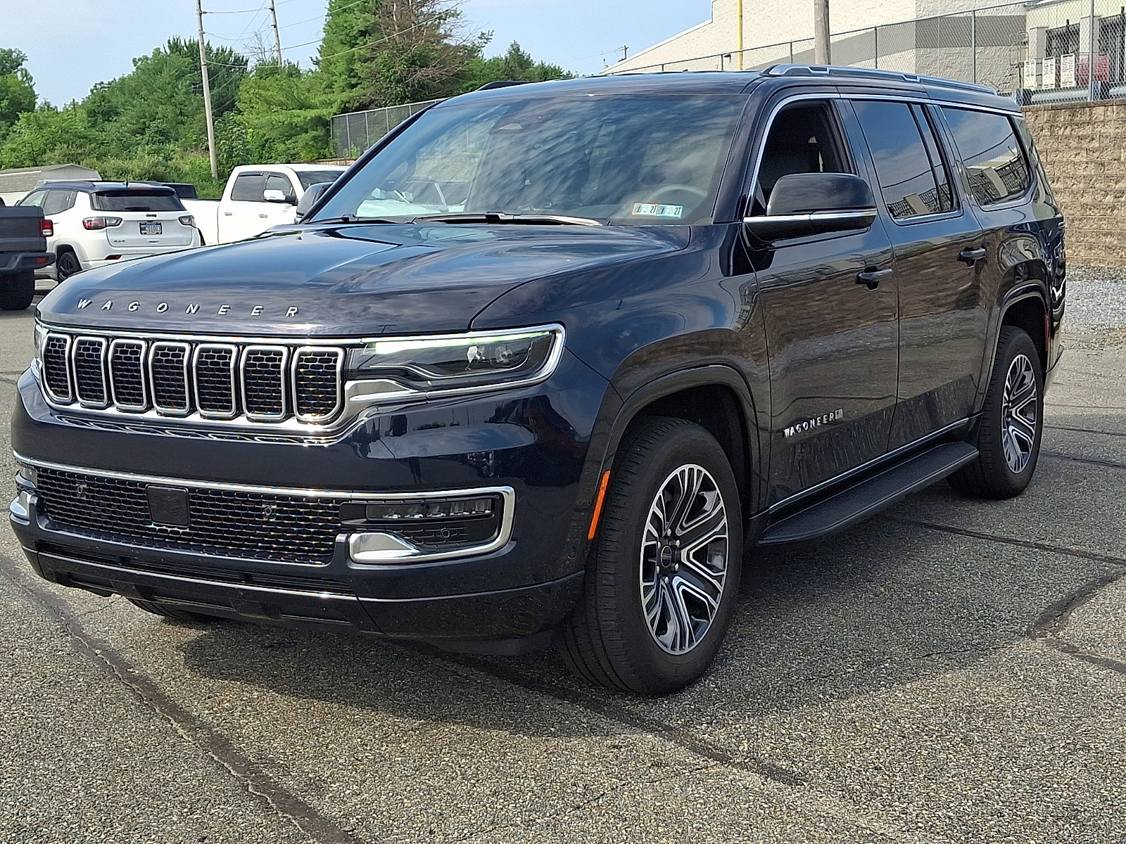Used 2025 Jeep Wagoneer L 4WD image 3