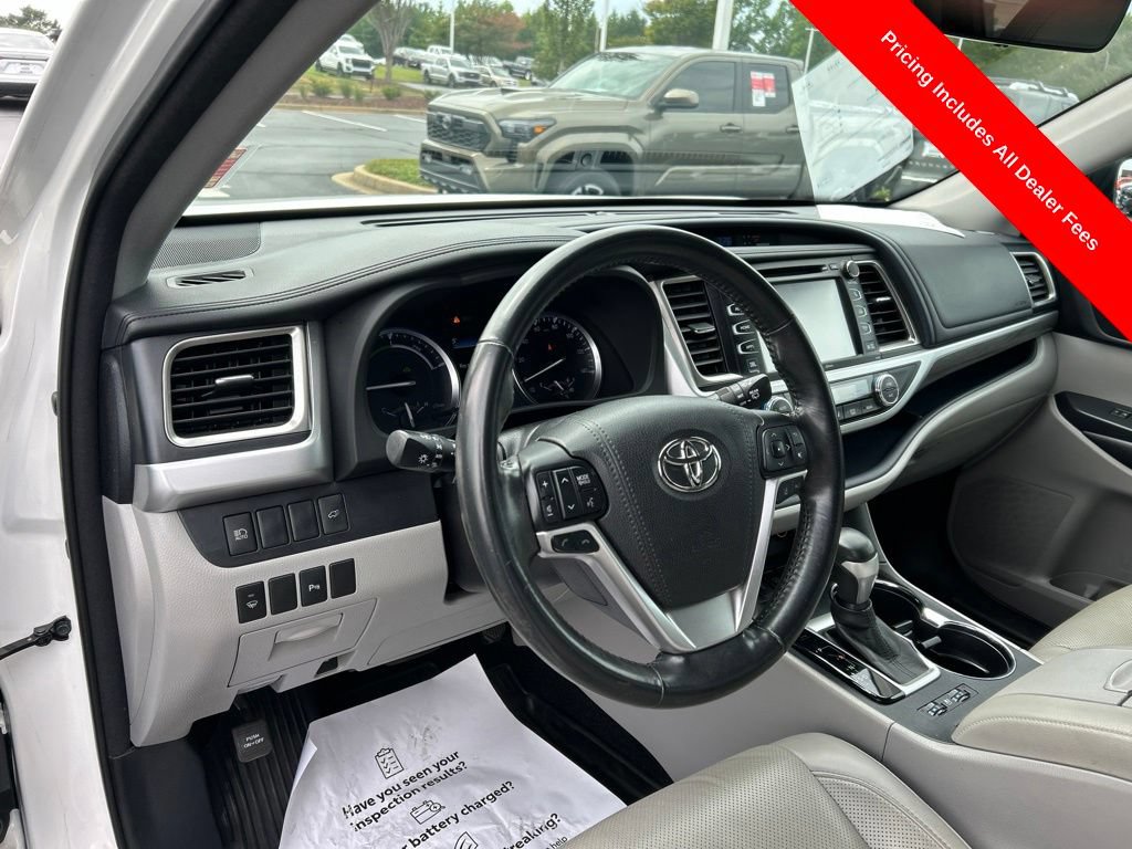 Used 2017 Toyota Highlander Limited AWD/4WD image 3