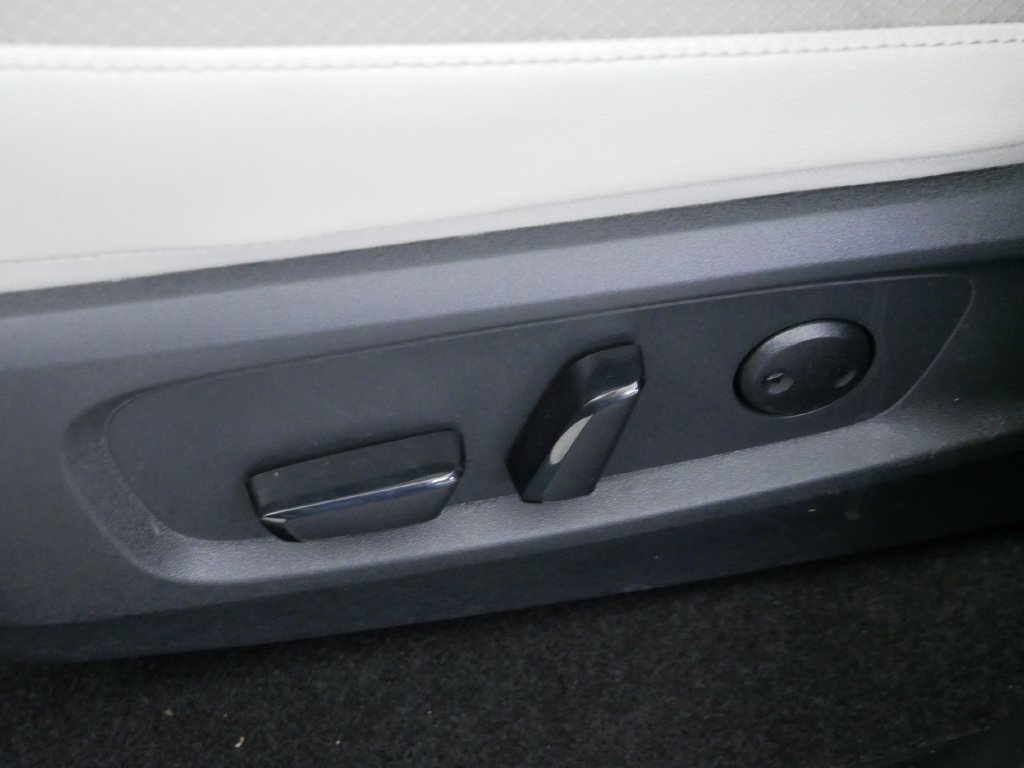 Used 2025 Nissan Pathfinder SL AWD/4WD image 22