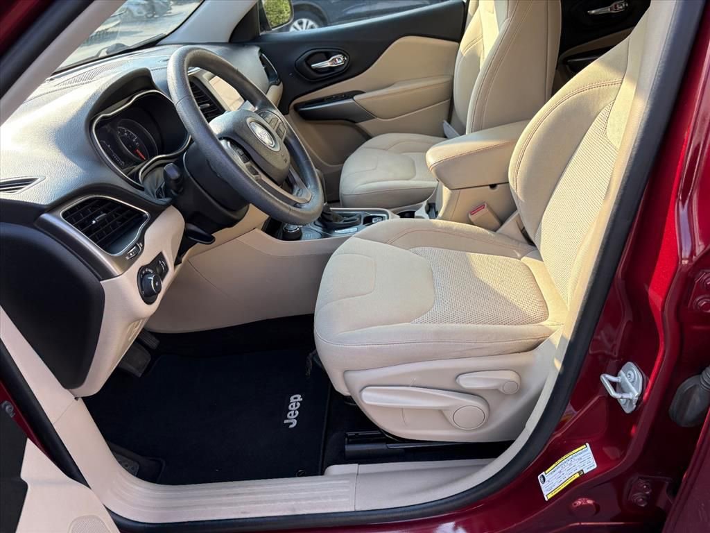Used 2019 Jeep Cherokee Latitude w/ Popular Appearance Group image 13