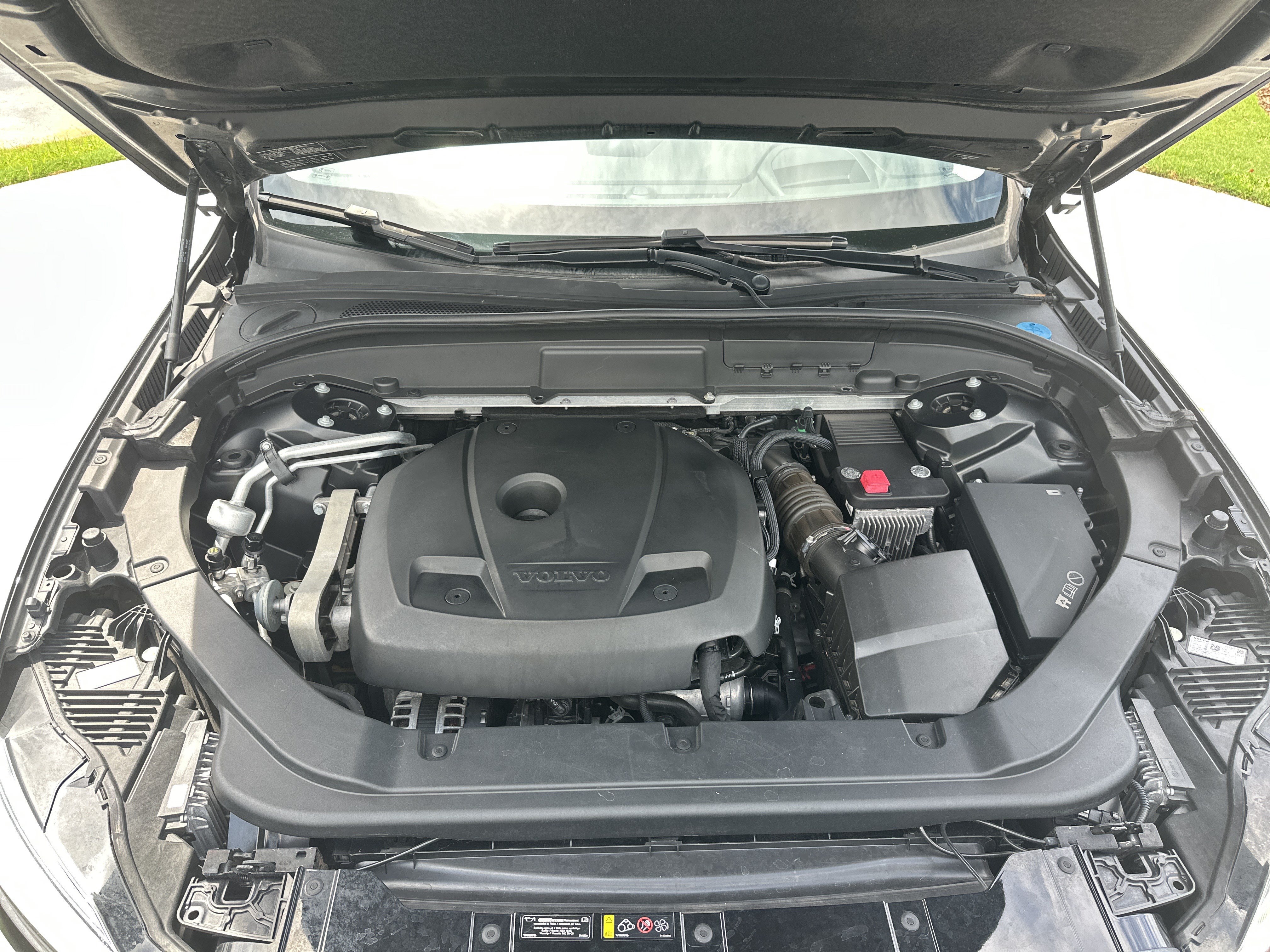 Used 2018 Volvo XC60 T6 Momentum w/ Convenience Package AWD/4WD image 34