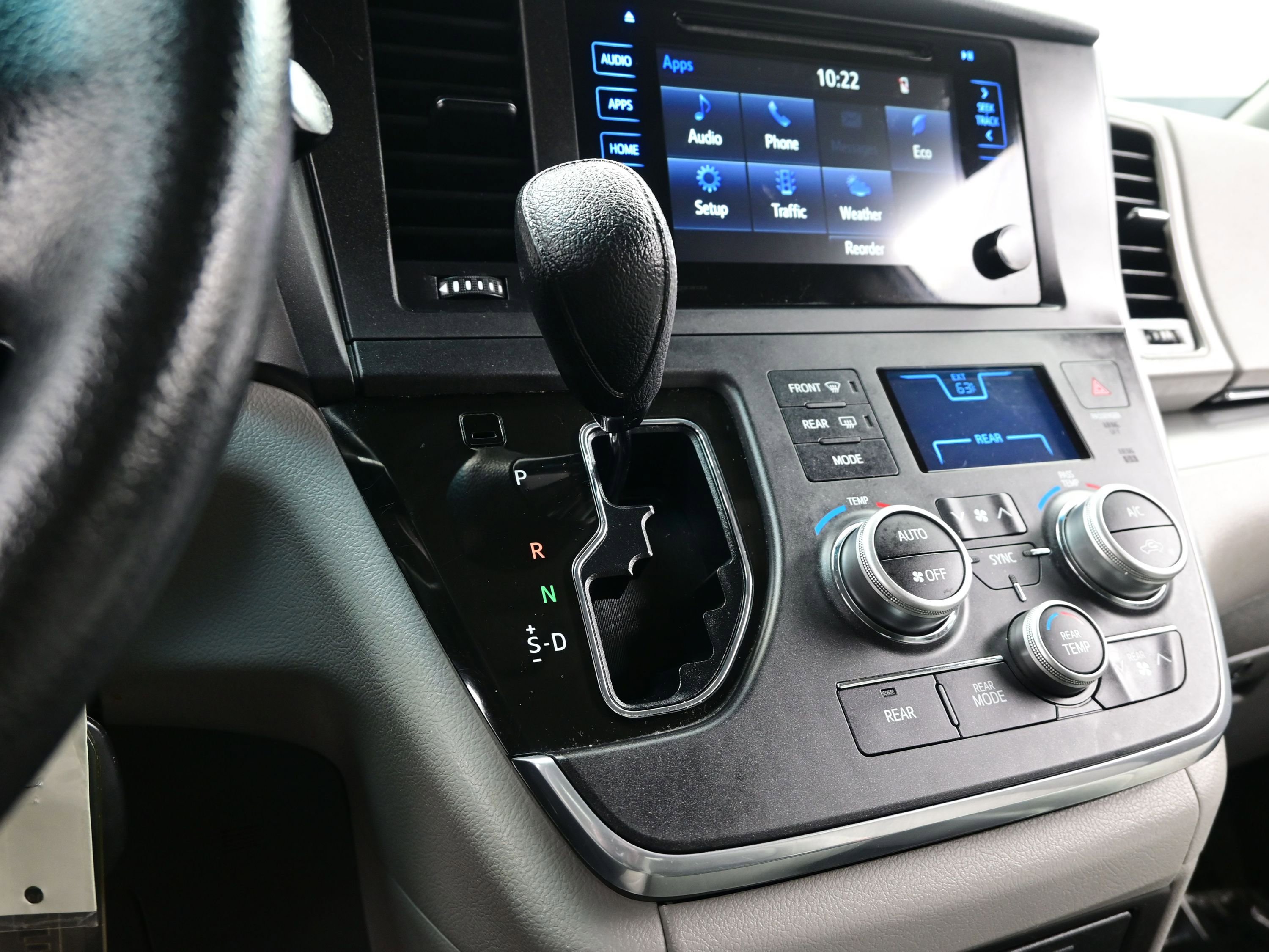 Used 2015 Toyota Sienna LE image 22