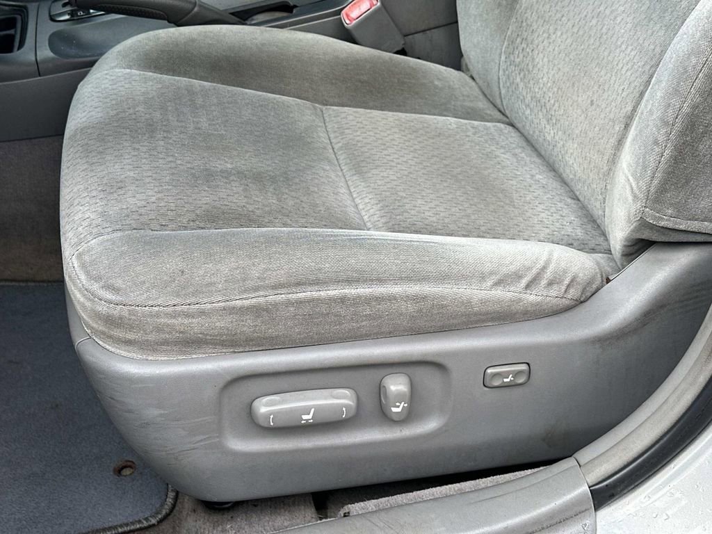 Used 2004 Toyota Camry LE FWD image 16
