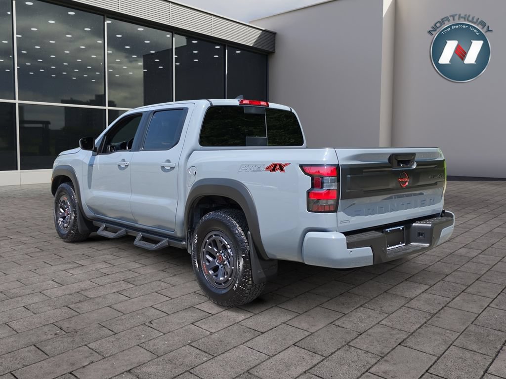 Used 2025 Nissan Frontier PRO-4X AWD/4WD image 3