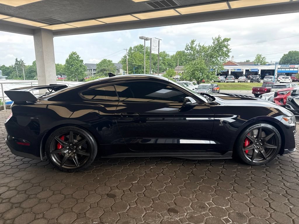 Used 2022 Ford Mustang Shelby GT500 w/ Carbon Fiber Track Pack RWD image 5