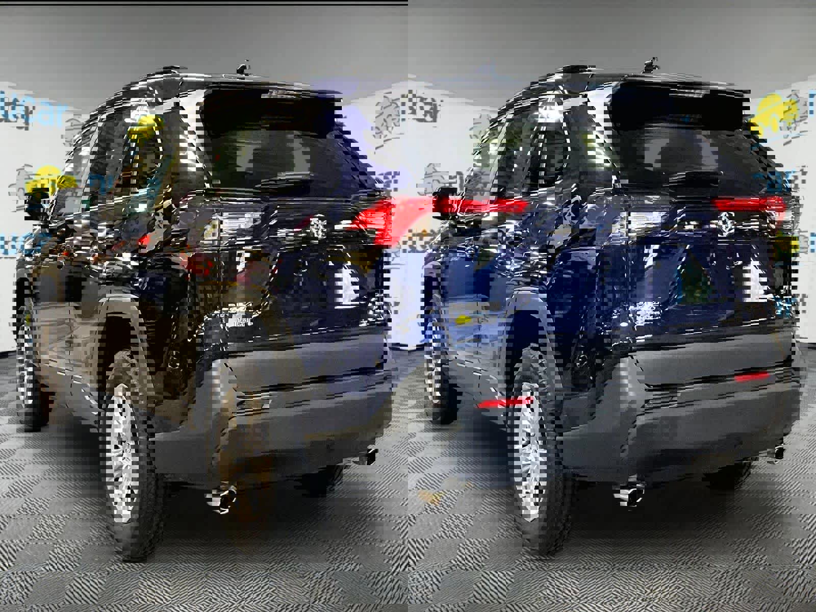 Used 2023 Toyota RAV4 XLE w/ Convenience Package image 4