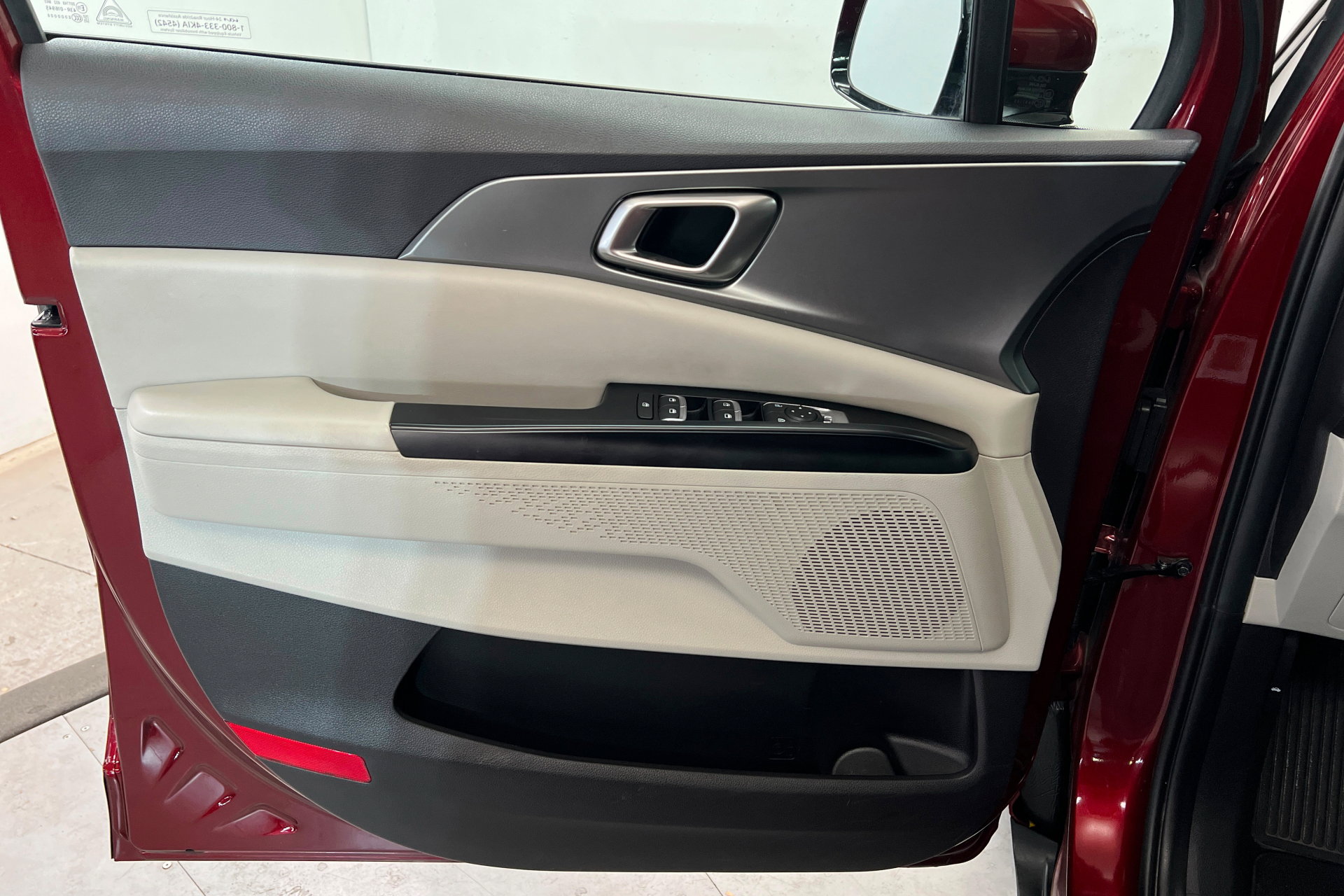 Used 2024 Kia Carnival LX image 15